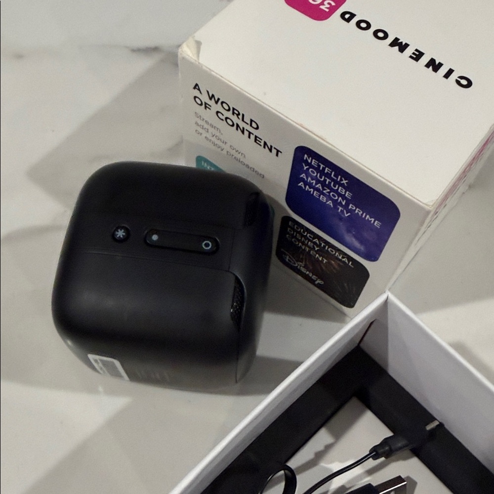 Cinemood 360 Portable Projector - Picture 4 of 4